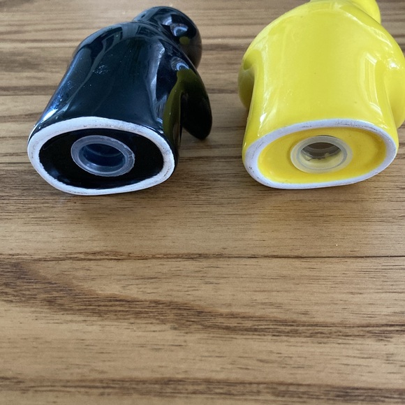 Hugging salt & pepper shakers - Picture 4 of 4